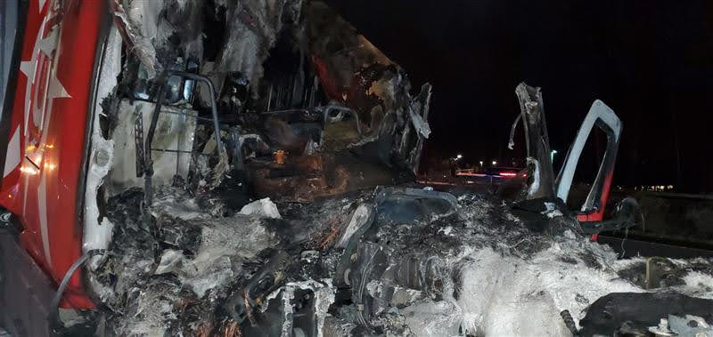 2020-03-07: Burnt Out Semi-Tractor and Trailer Require Spill Recovery in Issaquah, WA